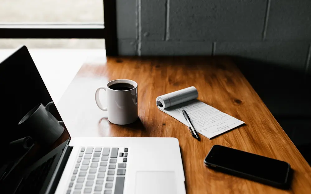Freelancing in Luxembourg: stay independent or form a company?